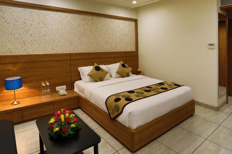 Grand Kailash Hotel Aurangabad  Ngoại thất bức ảnh